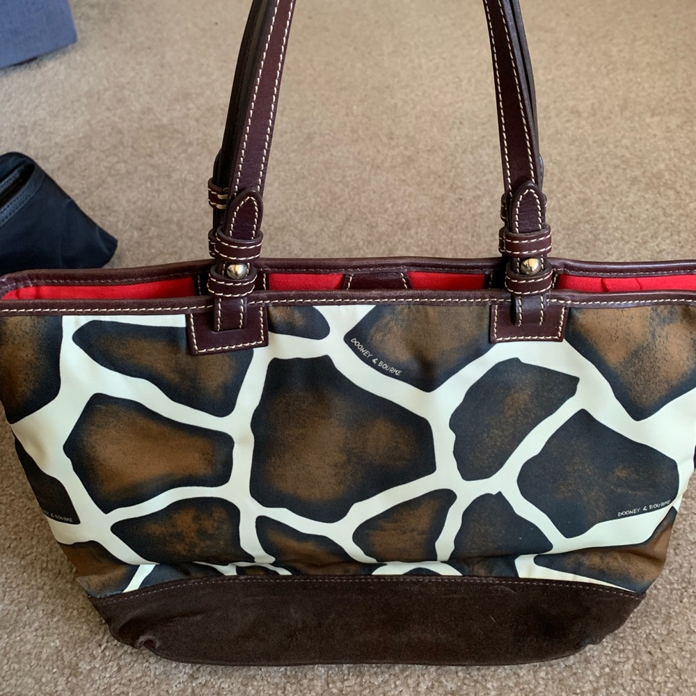 Dooney&bourke giraffe print